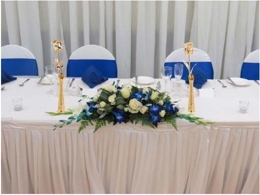 Gold Eternity Roses on Bridal Table